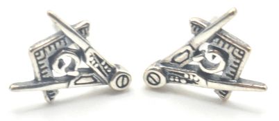 A PAIR OF STAMPED 925 SILVER STUD EARRINGS IN THE FORM OF MASONIC SYMBOL, THE SQUARE AND COMPASSES.