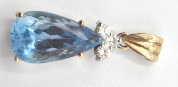 9CT GOLD AND BLUE STONE PENDANT