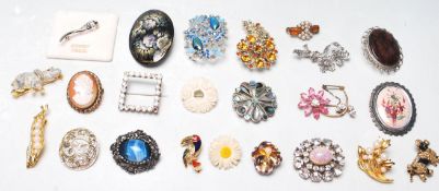 23 VINTAGE 20TH CENTURY LADY’S PIN BROOCHES