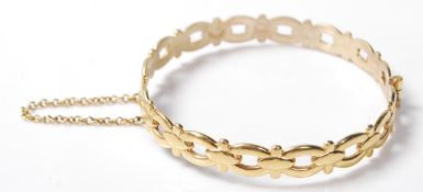 9CT GOLD BANGLE BRACELET WITH PIERCED DECORATION