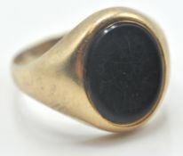 9CT GOLD AND BLACK STONE SIGNET RING