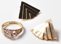 9CT GOLD WHITE SPINEL CLUSTER RING WITH A PAIR OF GOLD EARRINGS