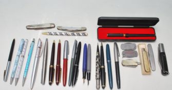 A QUANTITY OF VINTAGE FOUNTAIN PENS / BALL PENS / FRUI KNIVES