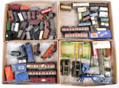 COLLECTION OF VINTAGE HORNBY 00 GAUGE MODEL RAILWA