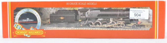 HORNBY 00 GAUGE R264 BR CLASS 9F 2-10-0 LOCOMOTIVE