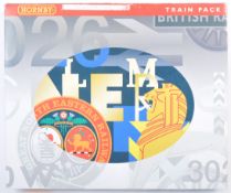 HORNBY 00 GAUGE GREAT WESTERN TRAINS MODEL RAILWAY PACK R2500