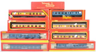 COLLECTION OF X9 VINTAGE HORNBY 00 GAUGE TRAIN SET CARRIAGES