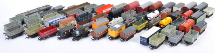 LARGE COLLECTION OF X54 ASSORTED 00 GAUGE ROLLING STOCK WAGONS