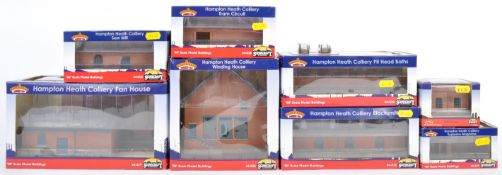 COLLECTION OF X8 BACHMANN ' SCENECRAFT ' 00 GAUGE MODEL BUILDINGS