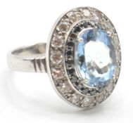 A 18CT WHITE GOLD RING SET WITH A CENTRAL AQUAMARI