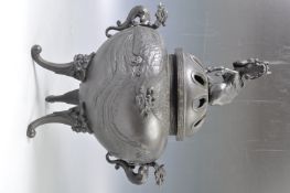 19TH CENTURY CHINESE ANTIQUE HEAVY BRONZE SENSOR DING PREY BOWL AND COVER