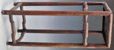 19TH CENTURY CHINESE MINIATURE VASE STAND