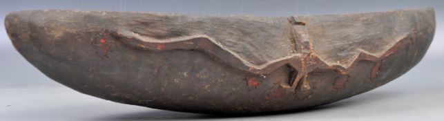 COENIC ANTIQUE TAMI SILAND CANOE FOOD BOWL WITH FRIGATE BIRDS