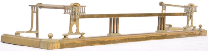 19TH CENTURY VICTORIAN CLASSICAL INFLUECE FIRE FENDER