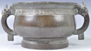 19TH CENTURY CHINESE ARCHAIC HEAVY BRONZE SENSOR DING PREY BOWL