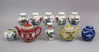A MIXED LOT OF CHINESE 19TH / 20TH CENTURY PORCELAIN ITEMS, comprising seven famille rose ginger