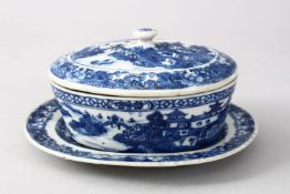 A GOOD 18TH CENTURY CHINESE QIANLONG BLUE & WHITE PORCELAIN BUTTER DISH & COVER & STAND, The body of