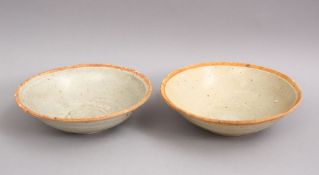 A GOOD PAIR OF EARLY CHINESE POTTERY BOWLS, 15cm diameter.