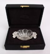 A GOOD QUALITY ROCK CRYSTAL CARVED TWIN HANDLE BOWL AND BOX, 11CM.