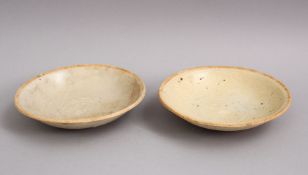 A GOOD PAIR OF EARLY CHINESE POTTERY BOWLS, 13 cm diameter