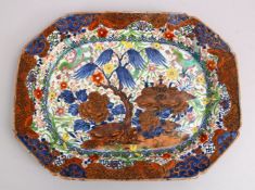 A GOOD 18TH CENTURY CHINESE FAMILLE ROSE / IMARI PORCELAIN SERVING DISH, depicting lanscape views