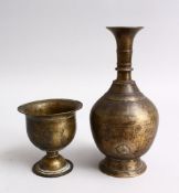 A SET OF 17TH / 18TH CENTURY INDIAN BRONZE DRINKING FLASK & GOBLET, 22cm & 10cm