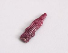 A GOOD CHINESE CARVED RUBY PENDANT OF GUANYIN, 2.2CM .