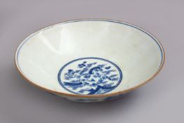 A GOOD CHINESE KANGXI STYLE BLUE & WHITE PORCELAIN BOWL, decorated with scenes of horses in