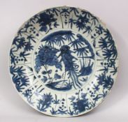 A GOOD 18TH CENTURY CHINESE BLUE & WHITE SAWATO WARE PORCELAIN DISH, with bird and foliage