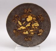 A GOOD JAPANESE MEIJI PERIOD IRON & MIXED METAL DAMASCENE KOMAI STYLE DISH, decorated with scenes of