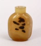 A GOOD 19TH / 20TH CENTURY CHINESE AGATE SNUFF BOTTLE, with dark inclusions, 5cm.