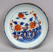 A GOOD 18TH / 19TH CENTURY CHINESE IMARI PORCELAIN PLATE, decorated with typical imari palate, of
