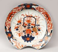 A 19TH CENTURY CHINESE IMARI PORCELAIN DISH, decorated in typical imari palate to depict displays of