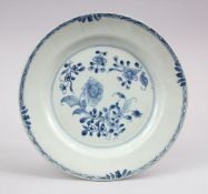 AN 18TH CENTURY CHINESE BLUE & WHITE PORCELAIN PLATE, with floral decoration, 23.5cm.