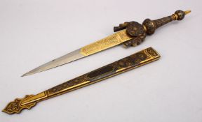 A FINE 19TH / 20TH CENTURY SPANISH HISPANO MORESQUE GOLF INLAID TOLEDO DAGGER, 34cm