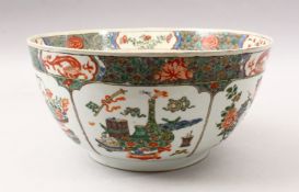 A 19TH CENTURY CHINESE FAMILLE VERTE PORCELAIN BOWL / BASIN, decorated with panel decoration