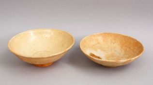 A GOOD PAIR OF EARLY CHINESE POTTERY BOWLS, 13cm