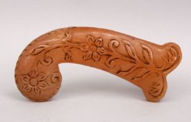A GOOD INDIAN MUGHAL / ISLAMIC CARVED JADE / QUARTZ DAGGER HANDLE, with carved floral motifs, 13cm.