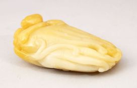 A GOOD 19TH / 20TH CENTURY CHINESE CARVED JADE FIGURE OF A MONKEY, carved with a monkey upon a