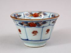 A GOOD 19TH CENTURY CHINESE IMARI PORCELAIN WINE CUP, the cup decorated in typical imari palate with