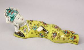 A CHINESE 19TH CENTURY FAMILLE ROSE PORCELAIN WALL HANGING FIGURE, depicting a recumbent lady,