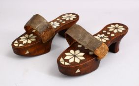 A GOOD PAIR OF 19TH CENTURY WOODEN AND INLAID MOTHER OF PEARL LADIES SHOES, 23CM.