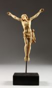 A SUPERB QUALITY 18TH CENTURY ITALIAN CARVED IVORY CORPUS CHRISTI on a stand. 7.5ins high.