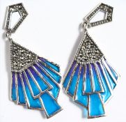 A PAIR OF ART DECO DESIGN SILVER AND BLUE ENAMEL DROP EARRINGS.