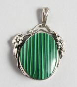 A SILVER AND MALACHITE PENDANT. 1.5ins wide.