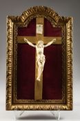 A SUPERB QUALITY EARLY 19TH CENTURY ITALIAN CARVED IVORY CORPUS CHRISTI in an arched gilt frame with