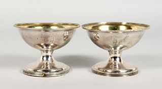 A GOOD PAIR OF GEORGE III SILVER CIRCULAR PEDESTAL SALTS with silver gilt bowls. London 1792.