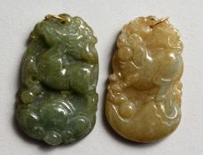 TWO SMALL CHINESE CARVED JADE PENDANTS. 1.5ins high,