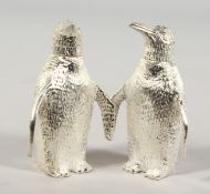 A PAIR OF NOVELTY PENGUIN SALT AND PEPPER.