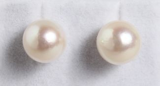 A PAIR OF 9CT GOLD AND CULTURED PEARL STUDS.